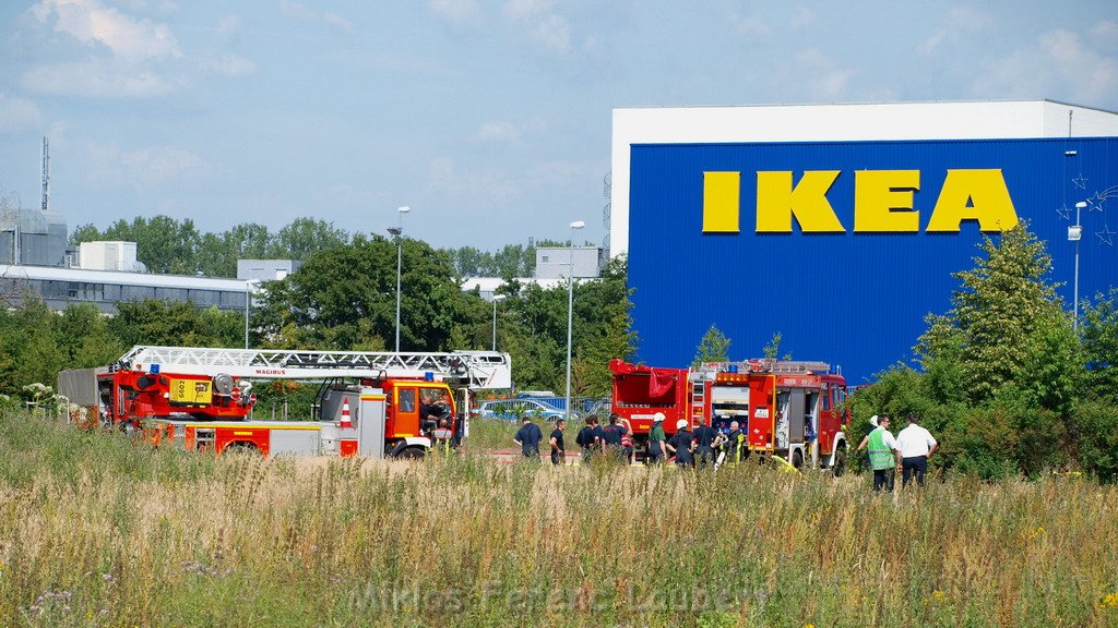 Feuer Koeln Ossendorf Butzweiler Hof neben IKEA P168.JPG